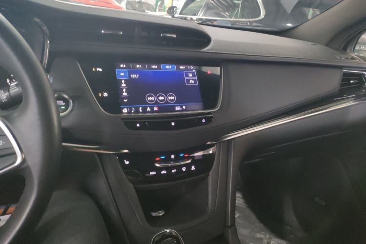Used Cadillac XT5 2020 Revised Version 28T Luxury Edition Interior 2