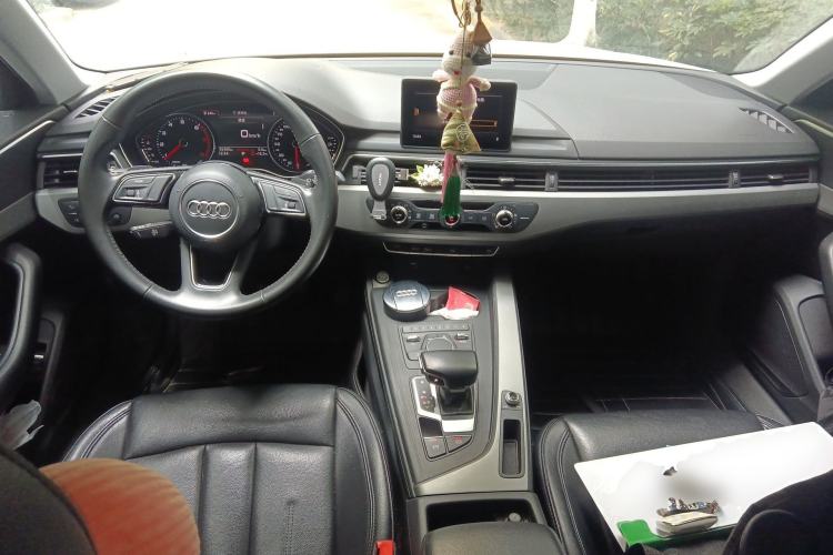 Used Audi A4L 2018 30th Anniversary Edition 40 TFSI Trendy Model Center Console