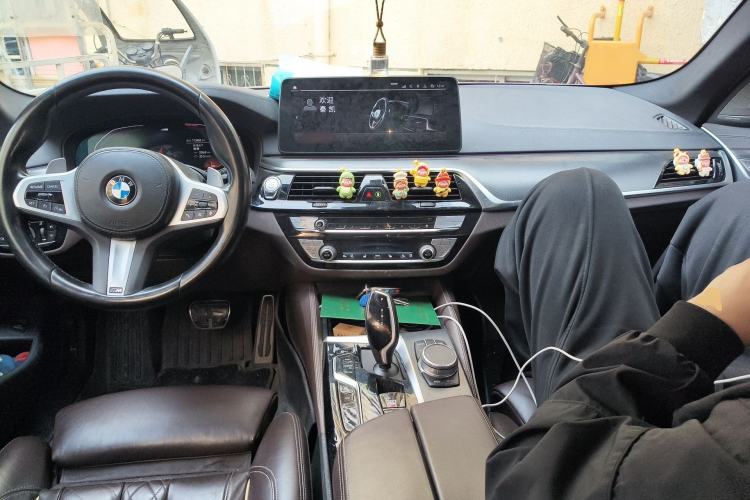 Used BMW 5 Series 2022 Restyled 540i Luxury Edition M Sport Package Center Console