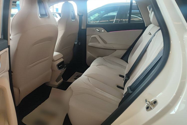 Used Roewe D5X DMH 2024 135 Tech Edition
