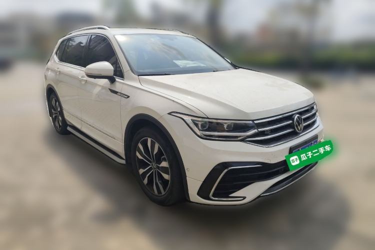 Used Volkswagen Tiguan L 2022 330TSI Automatic Two-Wheel Drive R-Line Enhanced Edition Front Right 45 Deg