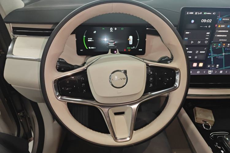 Used Volvo EM90 2025 Ultra Six-Seater
