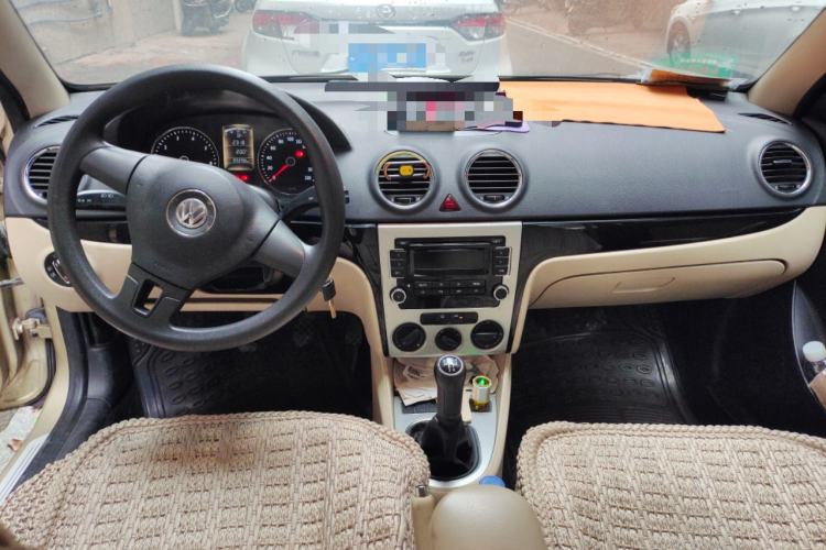 Used Volkswagen Lavida 2011 1.6L Manual - Premium Edition Center Console