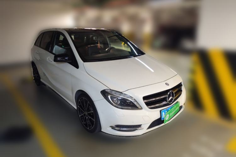 Used Mercedes-Benz B-Class 2013 B 260 Front Right 45 Deg
