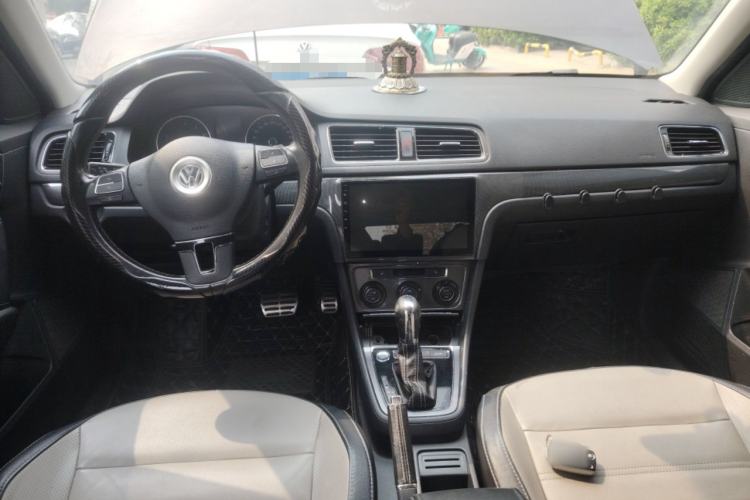 Used Volkswagen Cross Lavida 2014 1.4TSI DSG Center Console