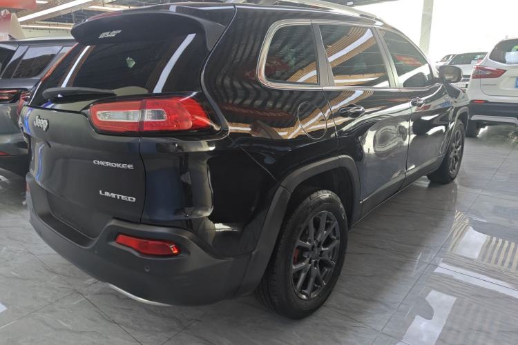 Used Jeep Cherokee 2020 2.0L Two-Wheel Drive Classic Sports Edition