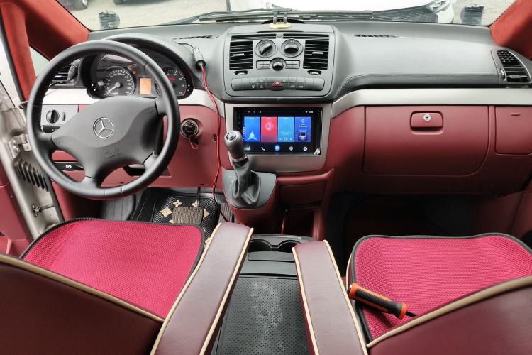 Used Mercedes-Benz Vito 2013 3.0L Elite Edition Center Console