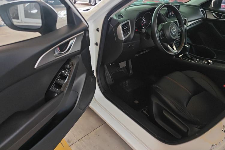 Used Mazda 3 Axela 2017 Sedan 1.5L Automatic Luxury Model Emission Standard China V Driver Seat