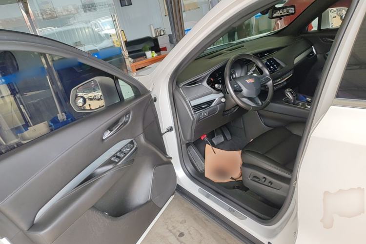 Used Cadillac XT4 2018 28T Two-Wheel-Drive Luxury Model

