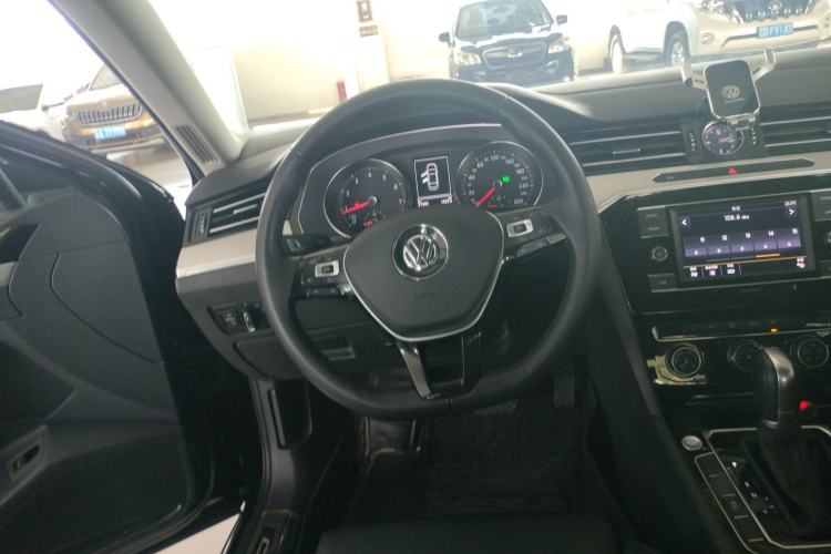 Used Volkswagen Magotan 2018 330TSI DSG Advanced Model Steering Wheel