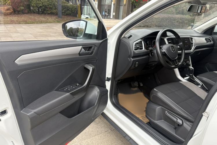 Used Volkswagen T-ROC 2022 280TSI DSG Two-Wheel Drive Elite PLUS Interior 5