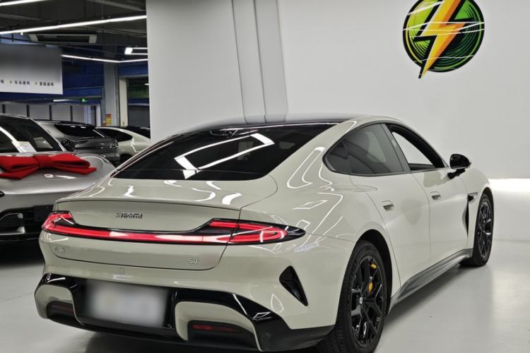 Used Xiaomi Auto SU7 2024 Four-Wheel Drive Ultra-Long Range Advanced Intelligent Driving Max Edition
