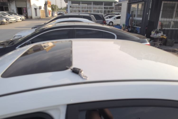 Used Roewe 360 2017 1.5L Automatic Luxury Edition Roof