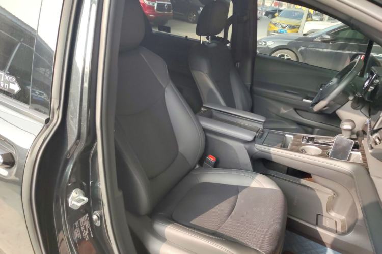 Used Toyota Granvia 2023 2.5L Hybrid Prestige VIP Edition
