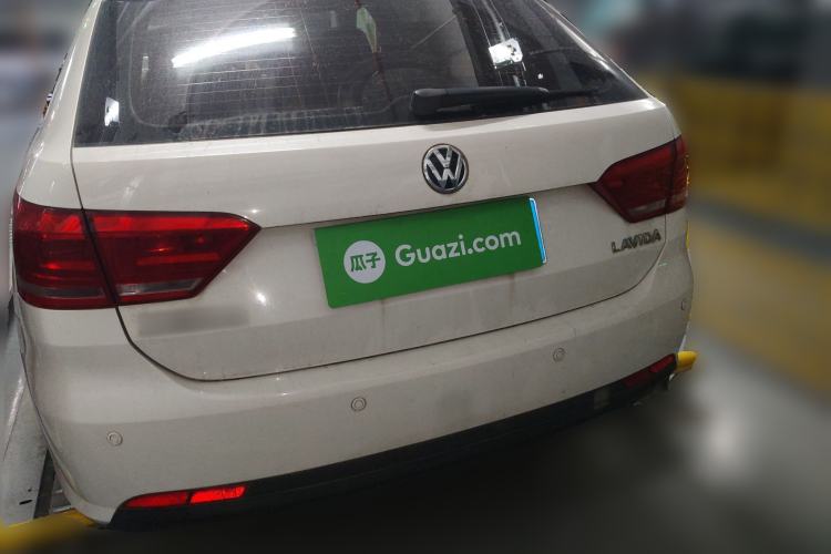 Used Volkswagen Gran Lavida 2013 1.6L Manual Fashion Model Rear