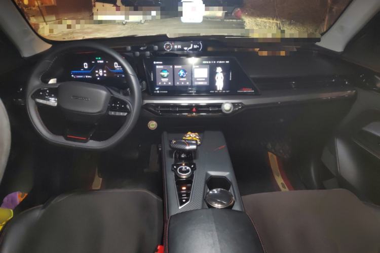 Used CHANGAN OSHAN Z6 2022 Blue Whale 1.5T DCT Luxury Model Center Console