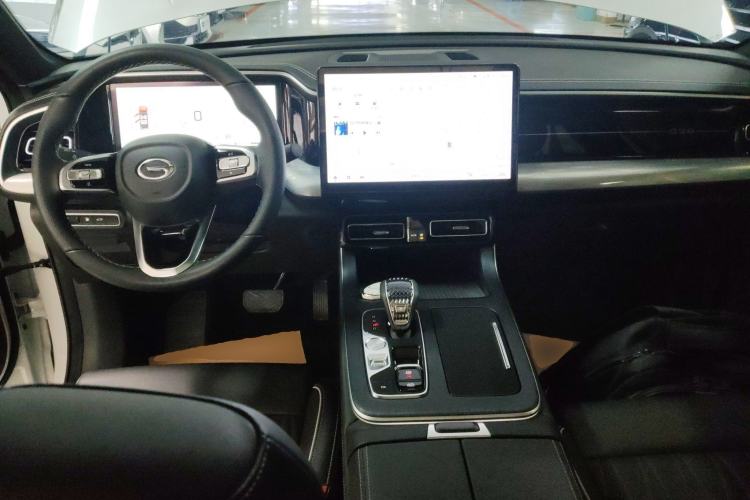 Used GAC Trumpchi GS8 2025 Linghang Series 2.0 TGDI Two-Wheel-Drive Luxury Edition 5 Seats Center Console