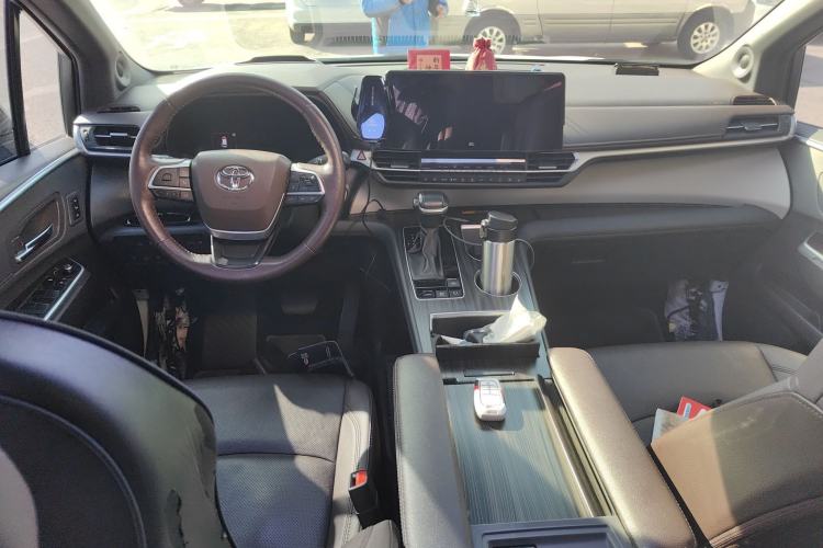 Used Toyota Granvia 2022 2.5L Hybrid Flagship Edition
