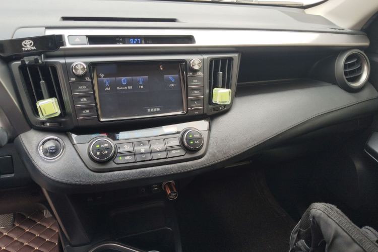 Used Toyota RAV4 2016 2.0L CVT Two-Wheel Drive Fashion Edition China V Standard Center Console