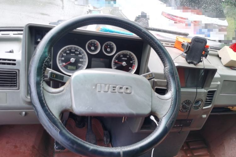 Used Iveco Daily 2017 2.5T A35 Passenger Van 5-7 Seats Model 47Z5
