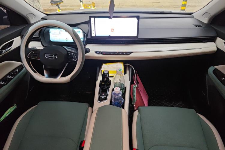 Used Geely Auto Emgrand L HiP 2022 1.5TD-DHT Pro 100KM Super Swift Center Console