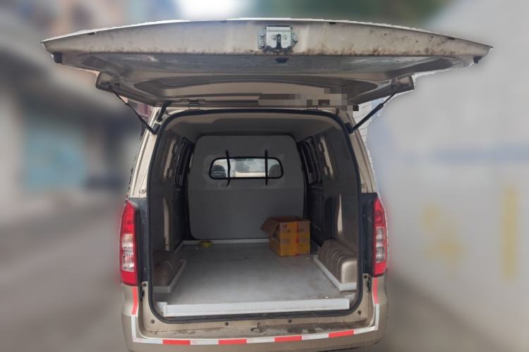 Used Wuling Hongguang V 2022 1.5L Jingqu Edition Enclosed-Window Vehicle with Hydraulic Power Steering LAR