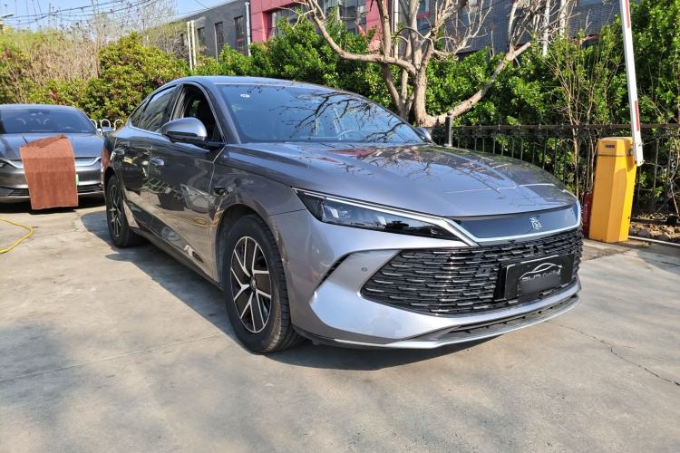 Used BYD Qin L 2025 DM-i Smart Drive 120KM Superior Model Front Right 45 Deg