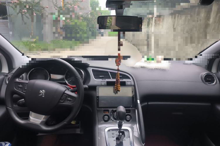 Used Peugeot 3008 2018 2.0L Automatic Trend Edition Center Console