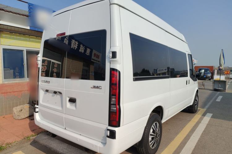 Used JMC Fushun 2025 2.0T 6MT Diesel Mid-Roof Mid-Height Commercial Multi-Purpose 7-Seater Passenger Vehicle