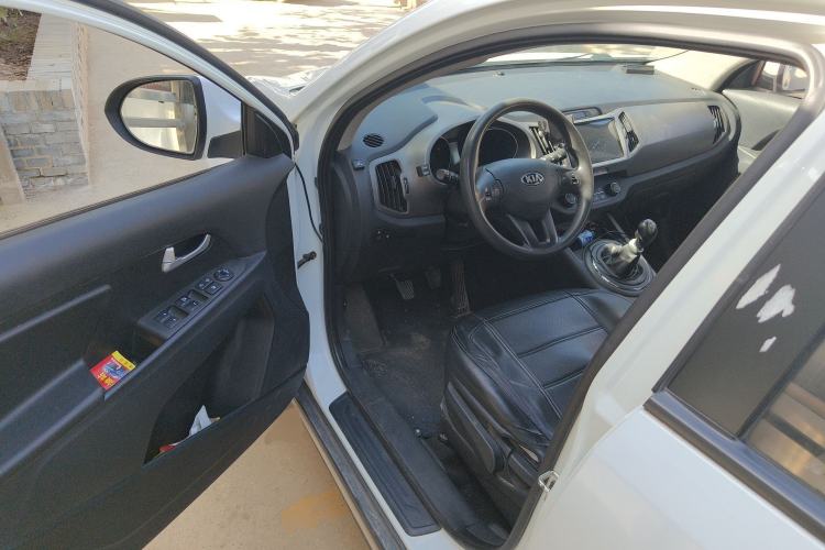 Used Kia Sportage R 2015 2.0L Manual Two-Wheel Drive GL Model
