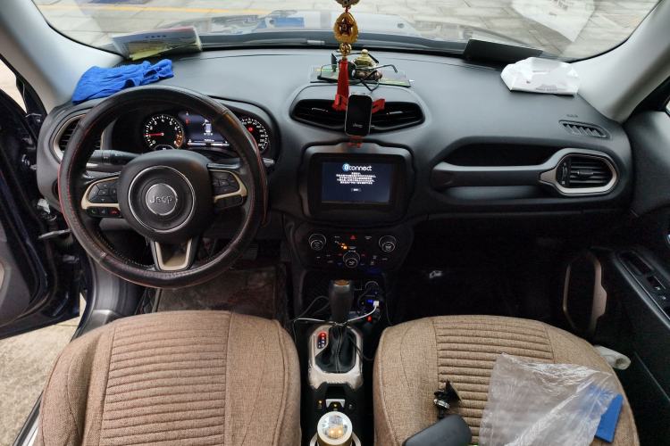 Used Jeep Renegade 2018 Connected Large Screen Version 180T Automatic Smart Version
