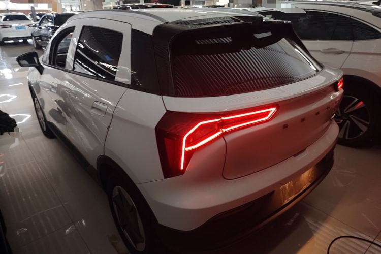 Used Geometry E Firefly 2024 301km Starlight Exterior 3