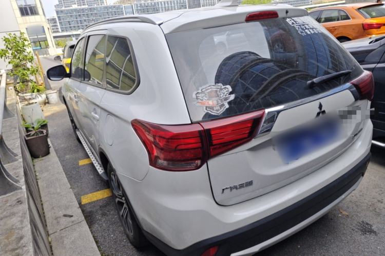 Used Mitsubishi Outlander 2018 2.0L Two-Wheel Drive Glory Edition 5 Seats Rear Left 45 Deg