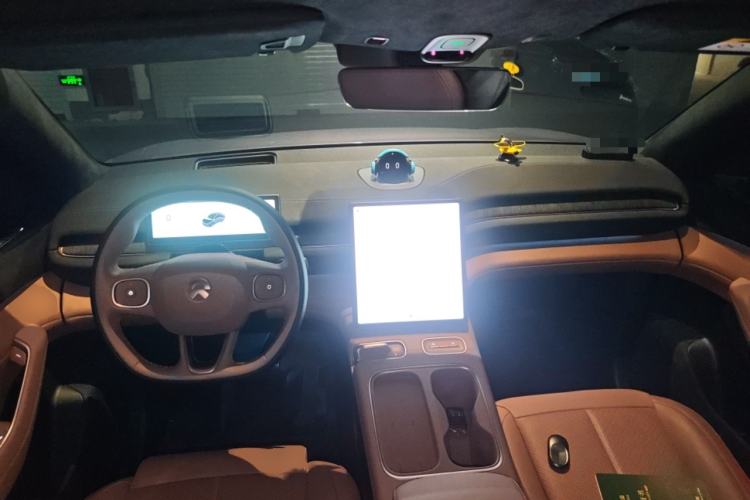 Used Nio EC6 2024 75 kWh Center Console