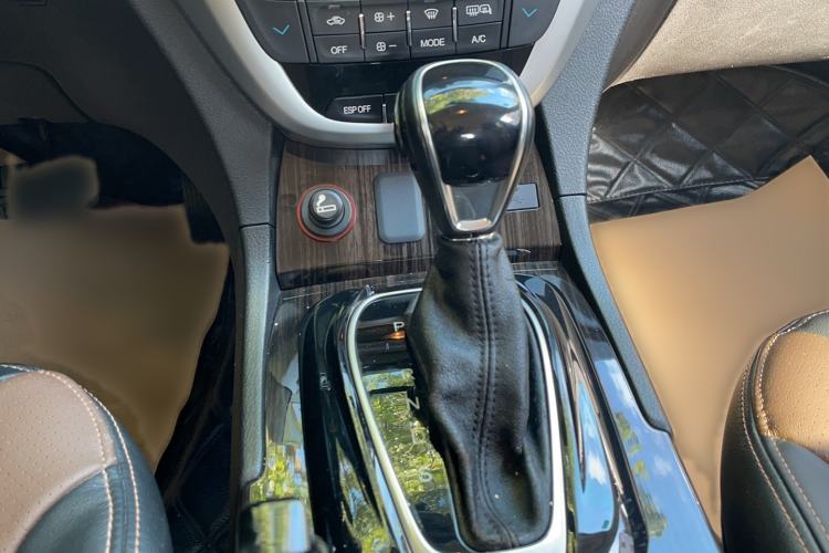 Used GAC Trumpchi GS5 Super 2015 1.8T Automatic Two-Wheel Drive Elite Edition Gear Lever