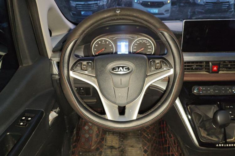 Used JAC Refine M3 2023 PLUS 1.8L 9-Seater Smart Connectivity Version
