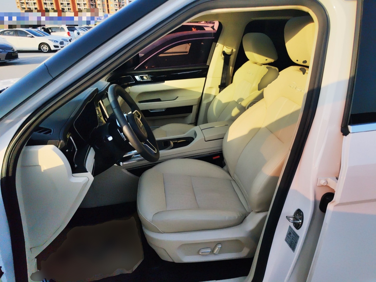 المقاعد الأمامية داخل السيارة