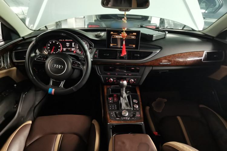 Used Audi A7 2014 50 TFSI quattro Comfort Model Center Console