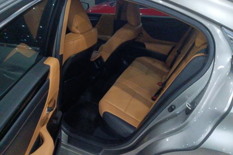 Used Lexus ES 2022 300h Excellence Edition Left Rear Seat