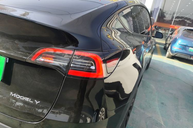 Used Tesla Model Y 2023 Long-Range All-Wheel-Drive Version
