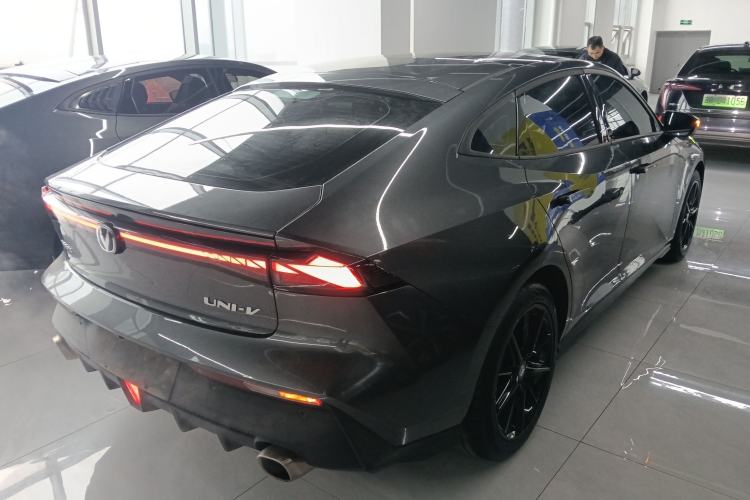 Used CHANGAN UNI-V 2022 1.5T Prestige Version
