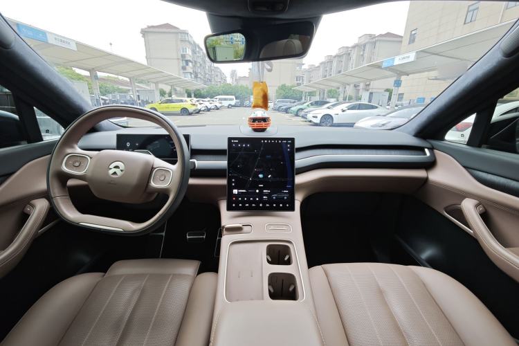 Used Nio ES8 2024 100kWh Signature Edition Interior 4