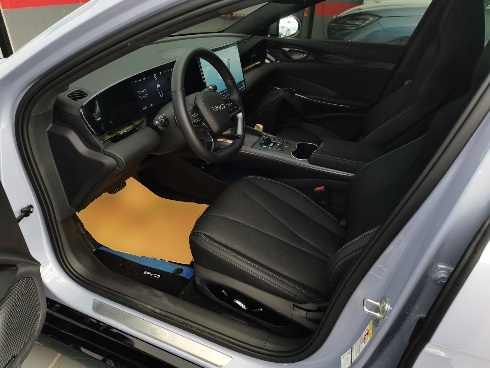 Переднее сиденье в автомобиле