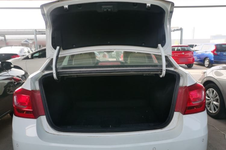 Used Chevrolet Cruze 2015 1.5L Classic SE AT Trunk