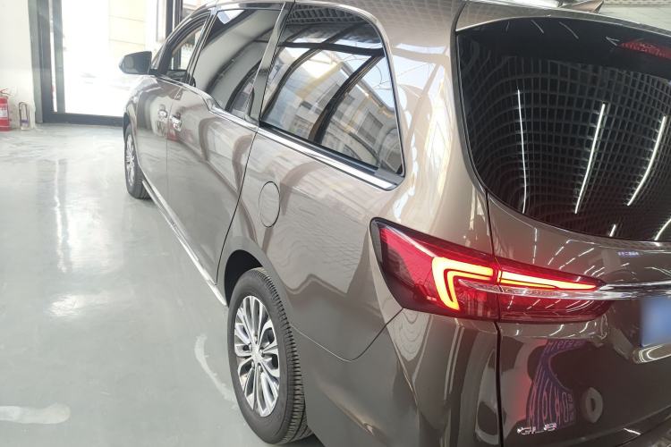 Used Buick GL8 2023 Facelifted Land Cruiser Executive Luxury Version
