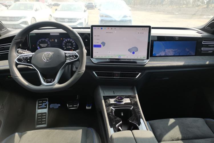 Used Volkswagen Tiguan L 2024 PRO 380TSI Four-Wheel Drive R-Line Prestige Edition Center Console