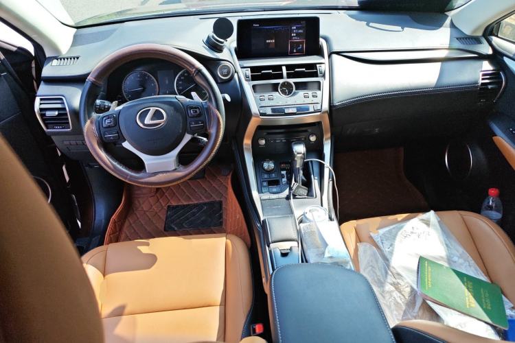 Used Lexus NX 2018 300 Front-Drive Freeline Edition Center Console