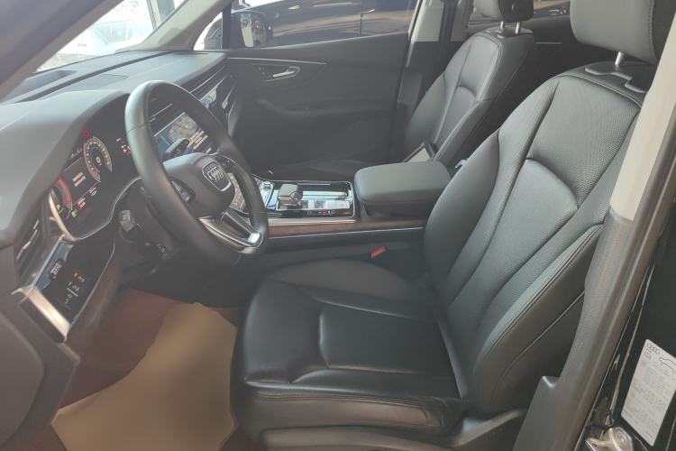 Used Audi Q7 2022 55 TFSI quattro S line Sport model
