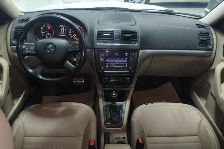 Used Skoda Yeti 2014 1.8TSI DSG Polar Edition Center Console