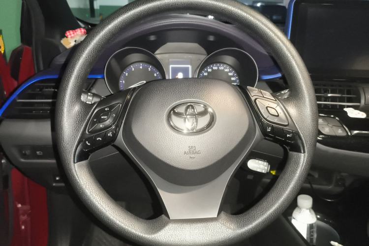 Used Toyota C-HR 2018 2.0L Leading with Sunroof China VI Standard Steering Wheel